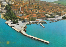 Razglednica s pogledom na Koper iz letala poslana leta 1976 koper