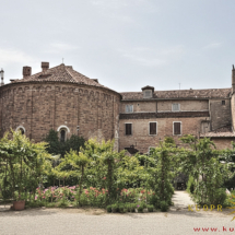 Restavrirana fotografija in pobarvana črno bela fotografija izpred okoli 100 let iz zbirke fotografij Morassi. Pri obdelavi slike sem si pomagal tudi z UI. vrt pri rotondi