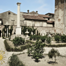 Restavrirana fotografija in pobarvana črno bela fotografija izpred okoli 100 let iz zbirke fotografij Morassi. Pri obdelavi slike sem si pomagal tudi z UI. Vrt Pokrajinskega Muzeja vrt